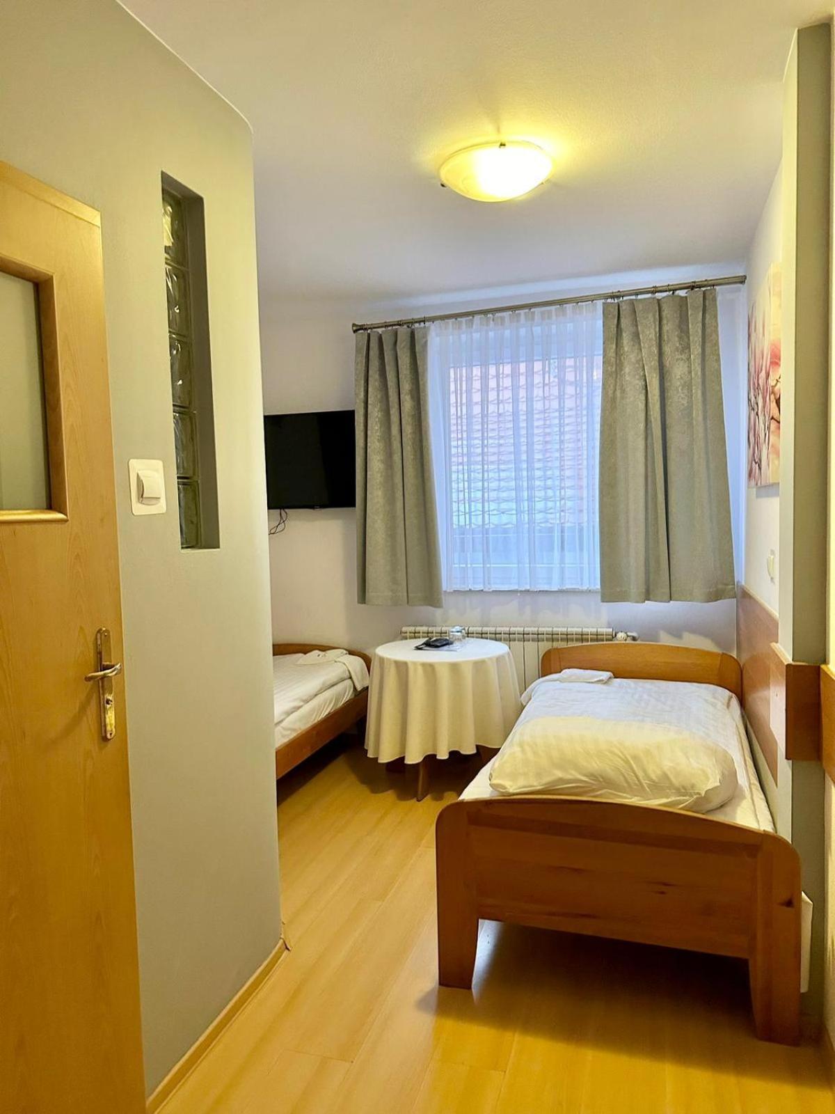 Motel Za Miedza Bralin 外观 照片