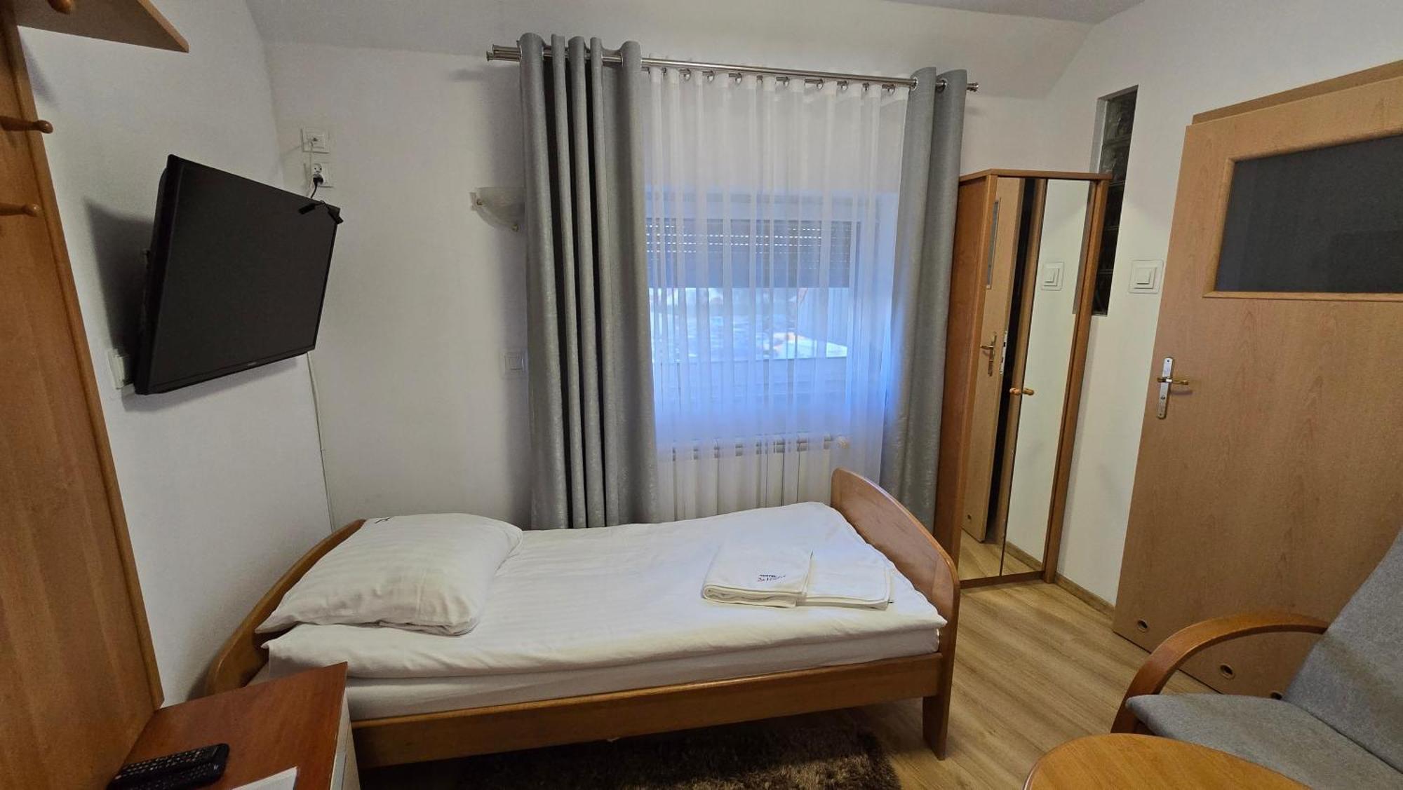 Motel Za Miedza Bralin 外观 照片