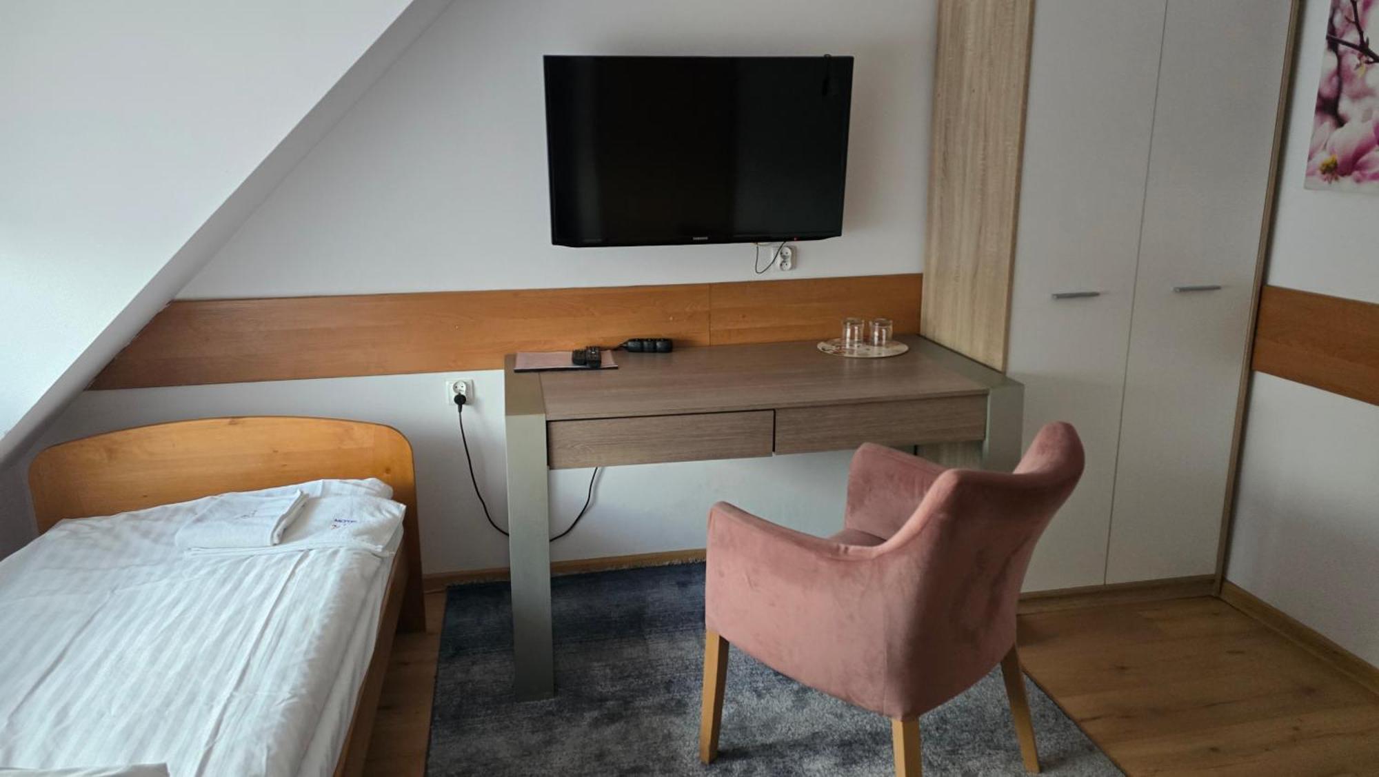 Motel Za Miedza Bralin 外观 照片