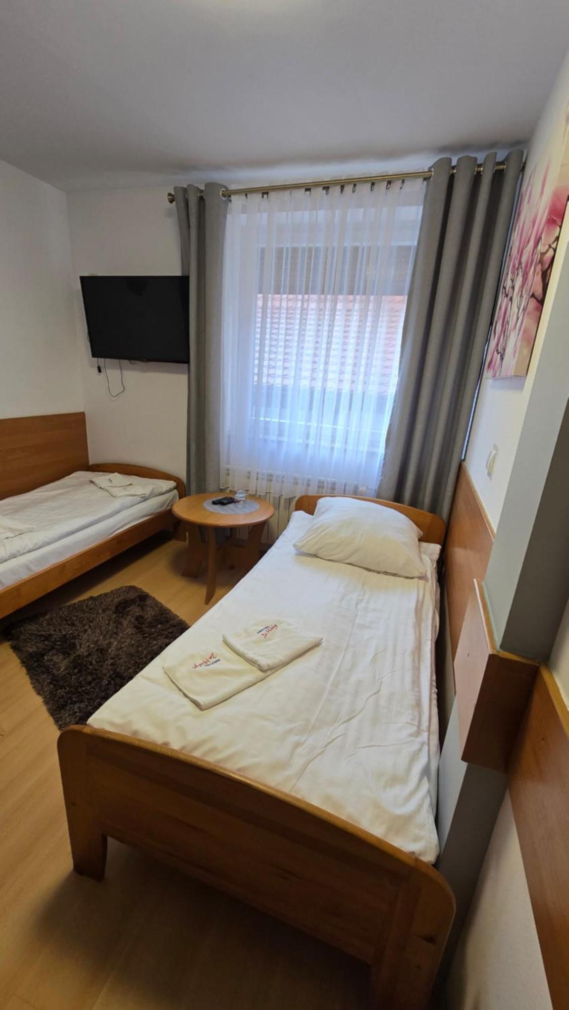 Motel Za Miedza Bralin 外观 照片
